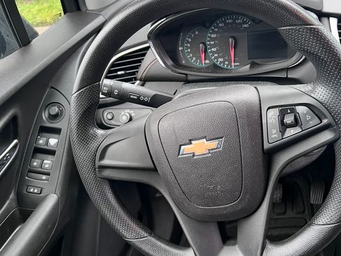 Used 2019 Chevrolet Trax LS FWD image 6