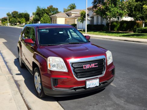 Used 2016 GMC Terrain SLE FWD image 1