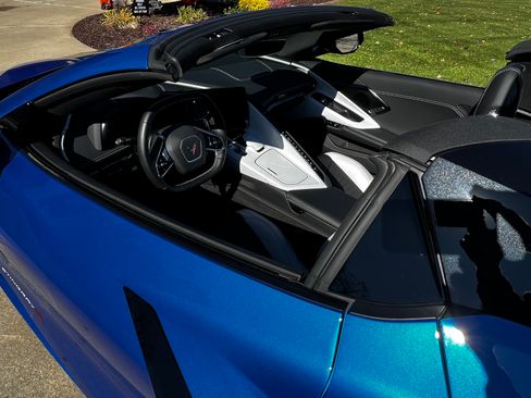 Used 2024 Chevrolet Corvette Stingray Convertible 2D image 16