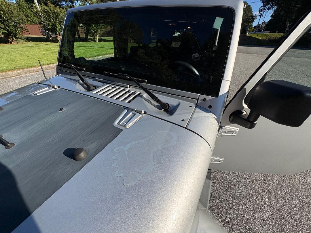 Used 2012 Jeep Wrangler Unlimited Sahara AWD/4WD image 13