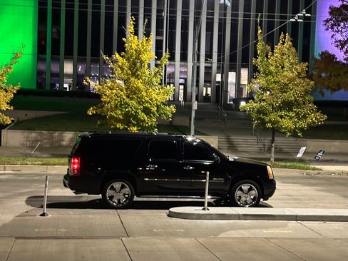 Used 2012 GMC Yukon XL Denali image 1