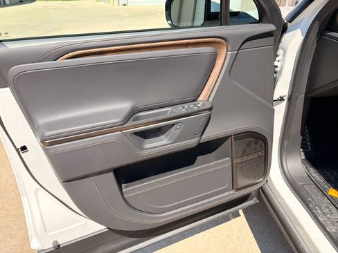 Used 2026 Rivian R1T Premium image 17