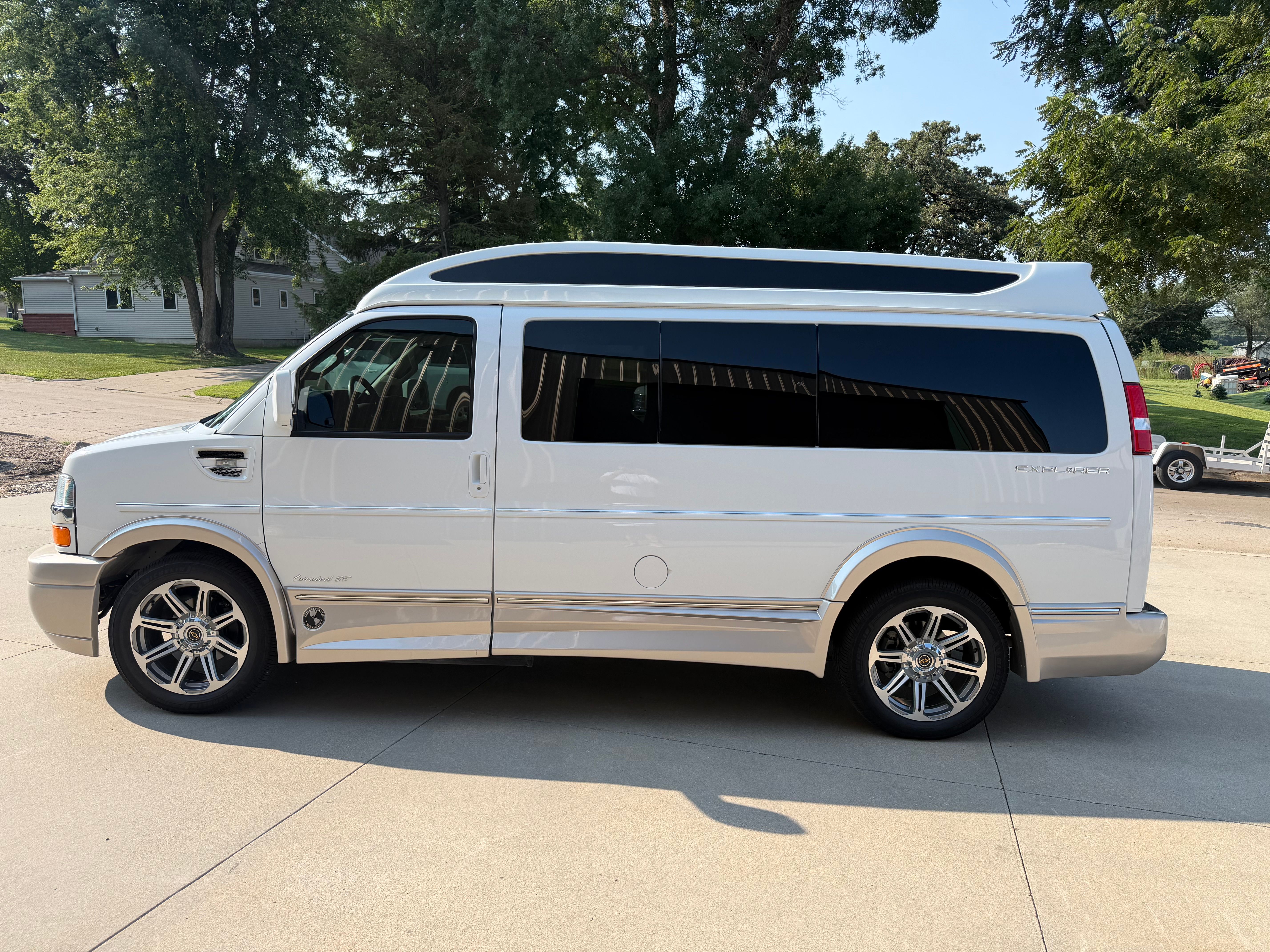 Used 2016 Chevrolet Express 2500 RWD image 1