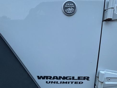 Used 2013 Jeep Wrangler Unlimited Sahara AWD/4WD image 10
