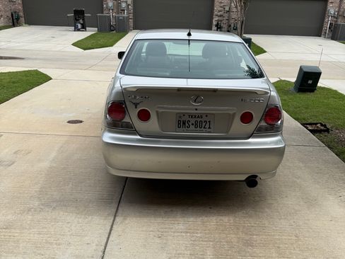 Used 2005 Lexus IS 300 image 8