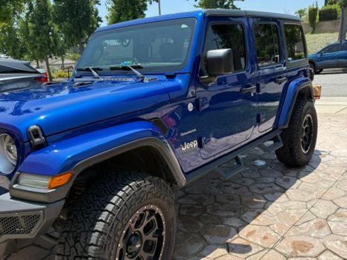 Used 2018 Jeep Wrangler Unlimited Sahara AWD/4WD image 13