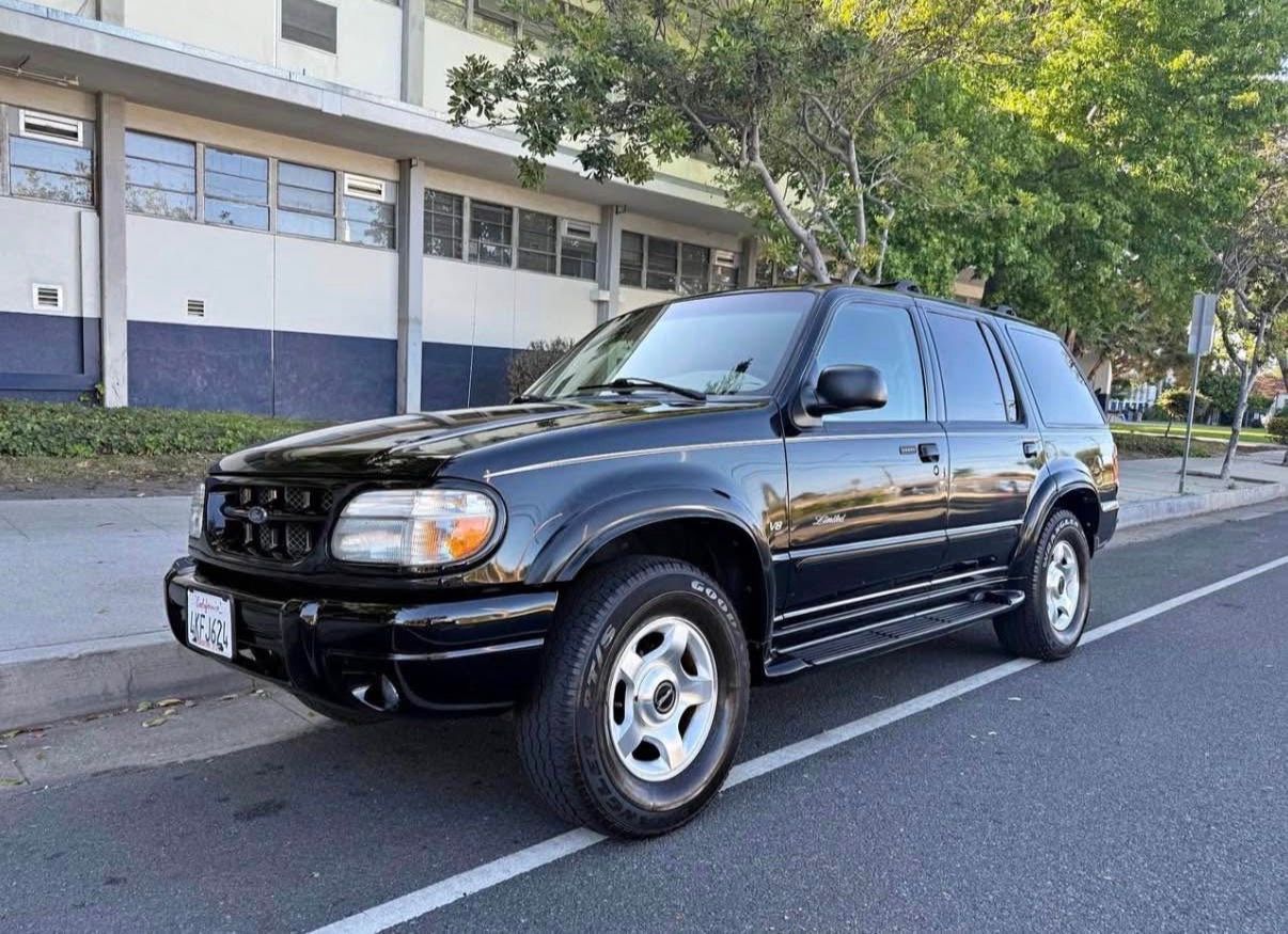 Used 2000 Ford Explorer Limited RWD image 2