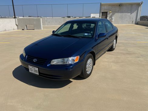 Used 1998 Toyota Camry LE image 5