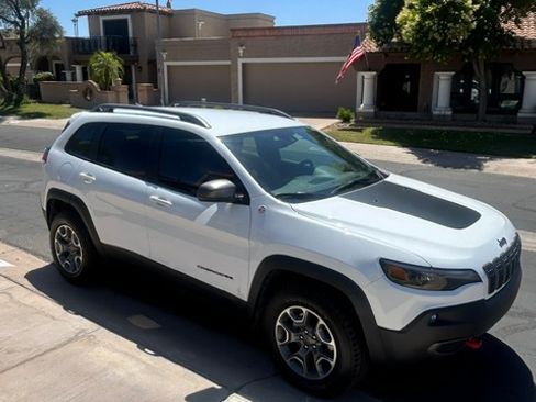 Used 2021 Jeep Cherokee Trailhawk AWD/4WD image 4
