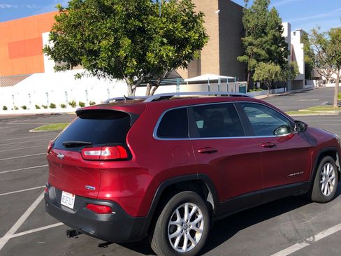 Used 2017 Jeep Cherokee Latitude image 6