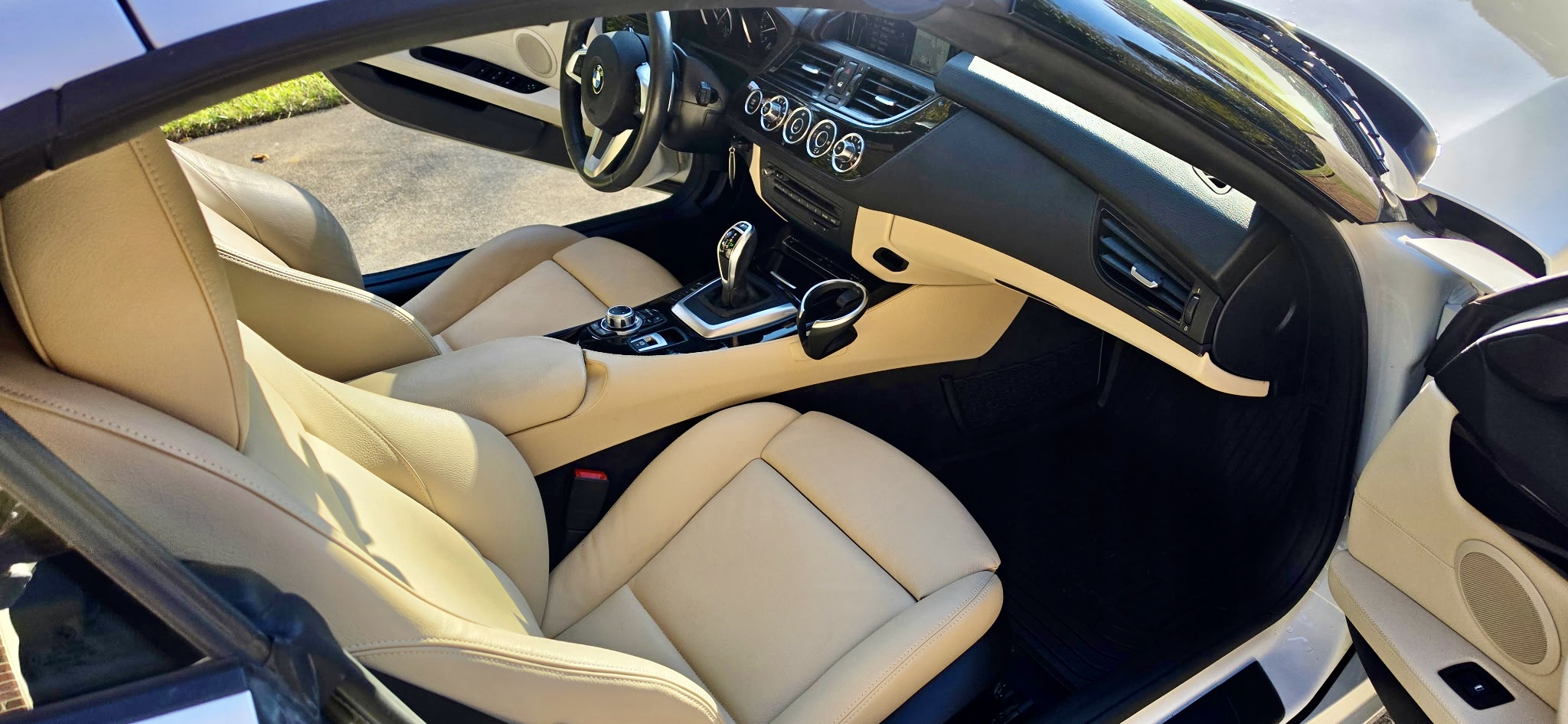 Used 2014 BMW Z4 sDrive28i RWD image 2