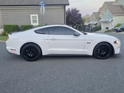 Used 2021 Ford Mustang GT RWD image 5