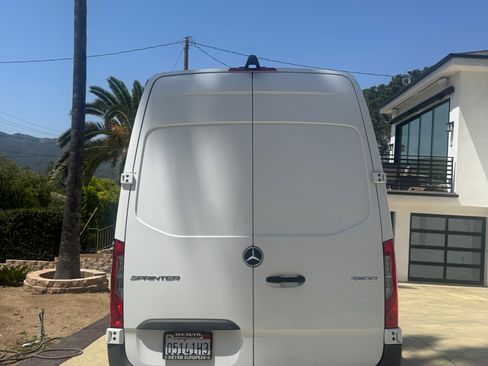 Used 2021 Mercedes-Benz Sprinter 2500 image 6