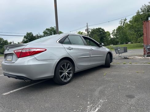 Used 2017 Toyota Camry XSE w/ Moonroof Package FWD image 4