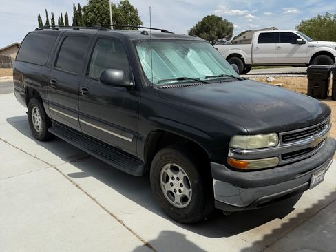 Used 2004 Chevrolet Suburban LS RWD image 1