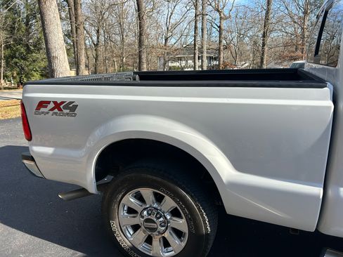 Used 2010 Ford F250 Lariat image 11