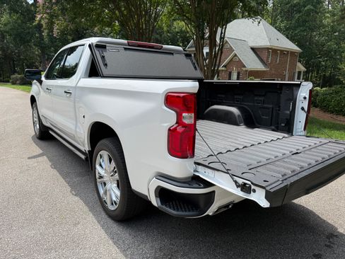 Used 2025 Chevrolet Silverado 1500 High Country w/ High Country Premium Package AWD/4WD image 22