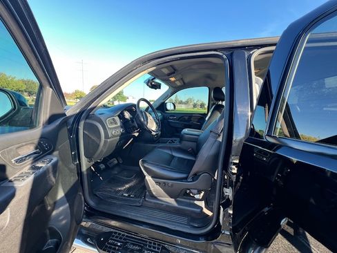 Used 2014 Chevrolet Silverado 2500 LTZ w/ LTZ Plus Package image 11