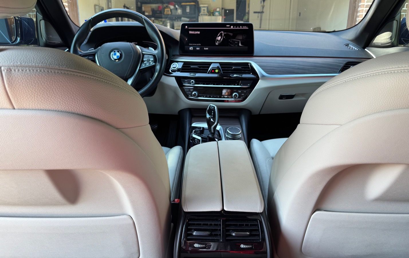 Used 2021 BMW 530e w/ Premium Package RWD image 25