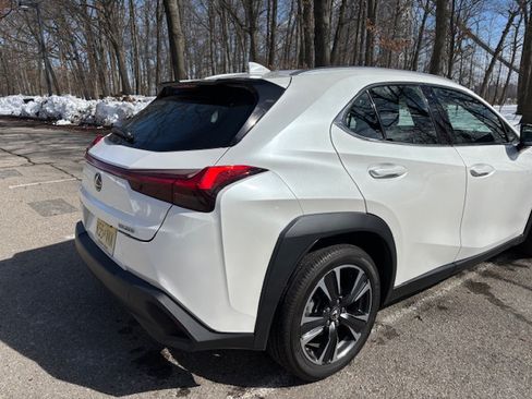 Used 2022 Lexus UX 200 w/ Accessory Package (Z1) image 5