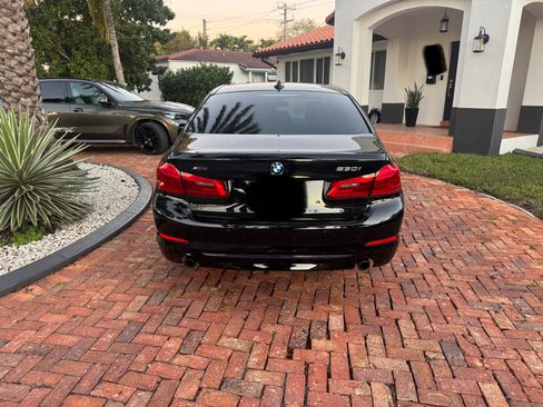 Used 2018 BMW 530i xDrive w/ Premium Package image 1