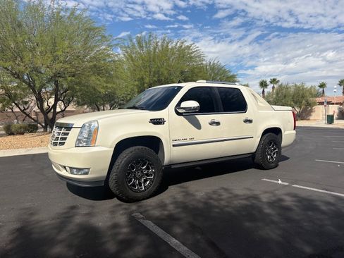 Used 2010 Cadillac Escalade EXT Premium image 1