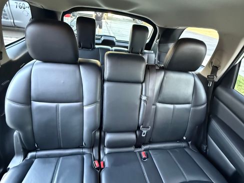 Used 2016 Nissan Pathfinder SL w/ Cargo Package FWD image 5
