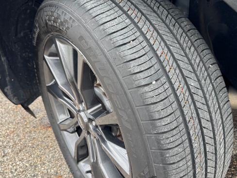 Used 2018 Ford Explorer XLT w/ Equipment Group 202A image 14