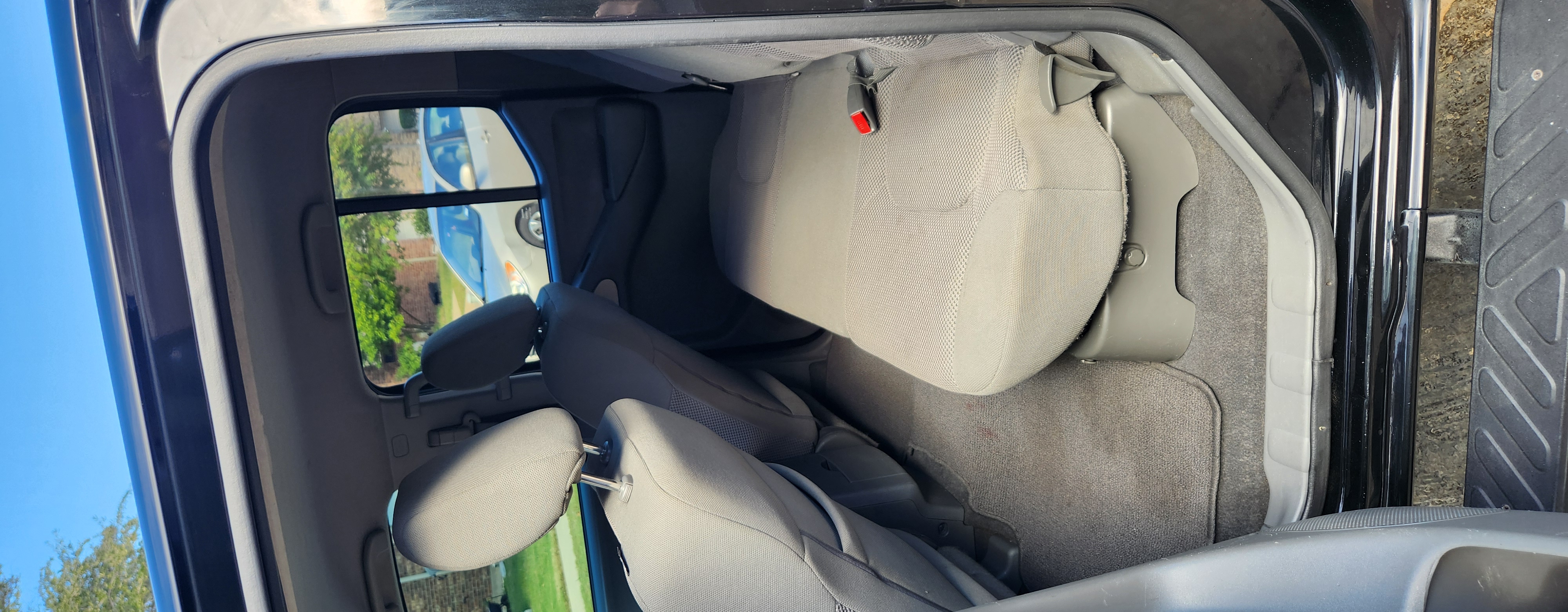 Used 2021 Nissan Frontier SV w/ Midnight Edition Floor Mats AWD/4WD image 13