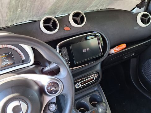 Used 2016 smart fortwo passion image 22