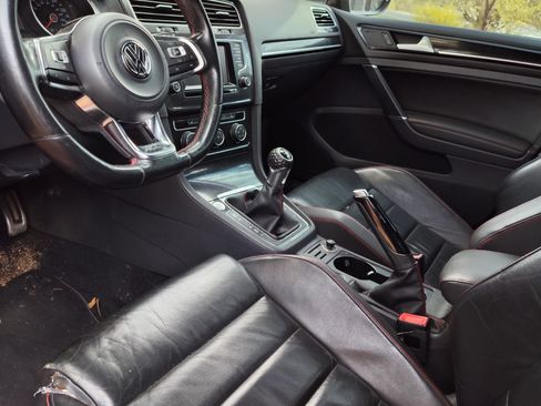 Used 2015 Volkswagen GTI SE image 16