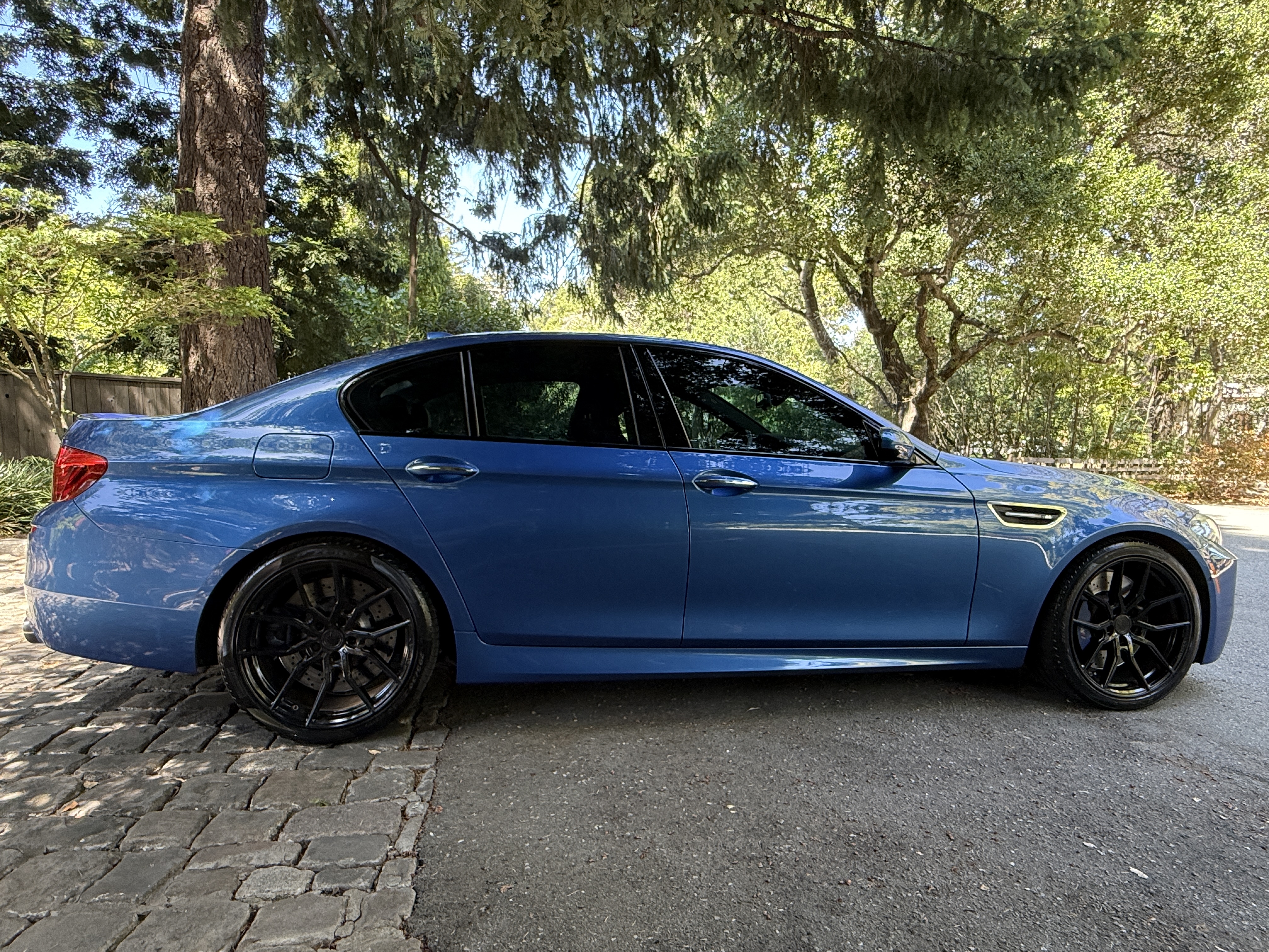 Used 2014 BMW M5 RWD image 25