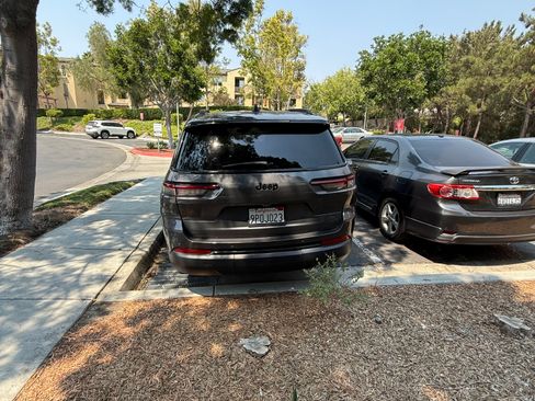 Used 2022 Jeep Grand Cherokee L Laredo image 6