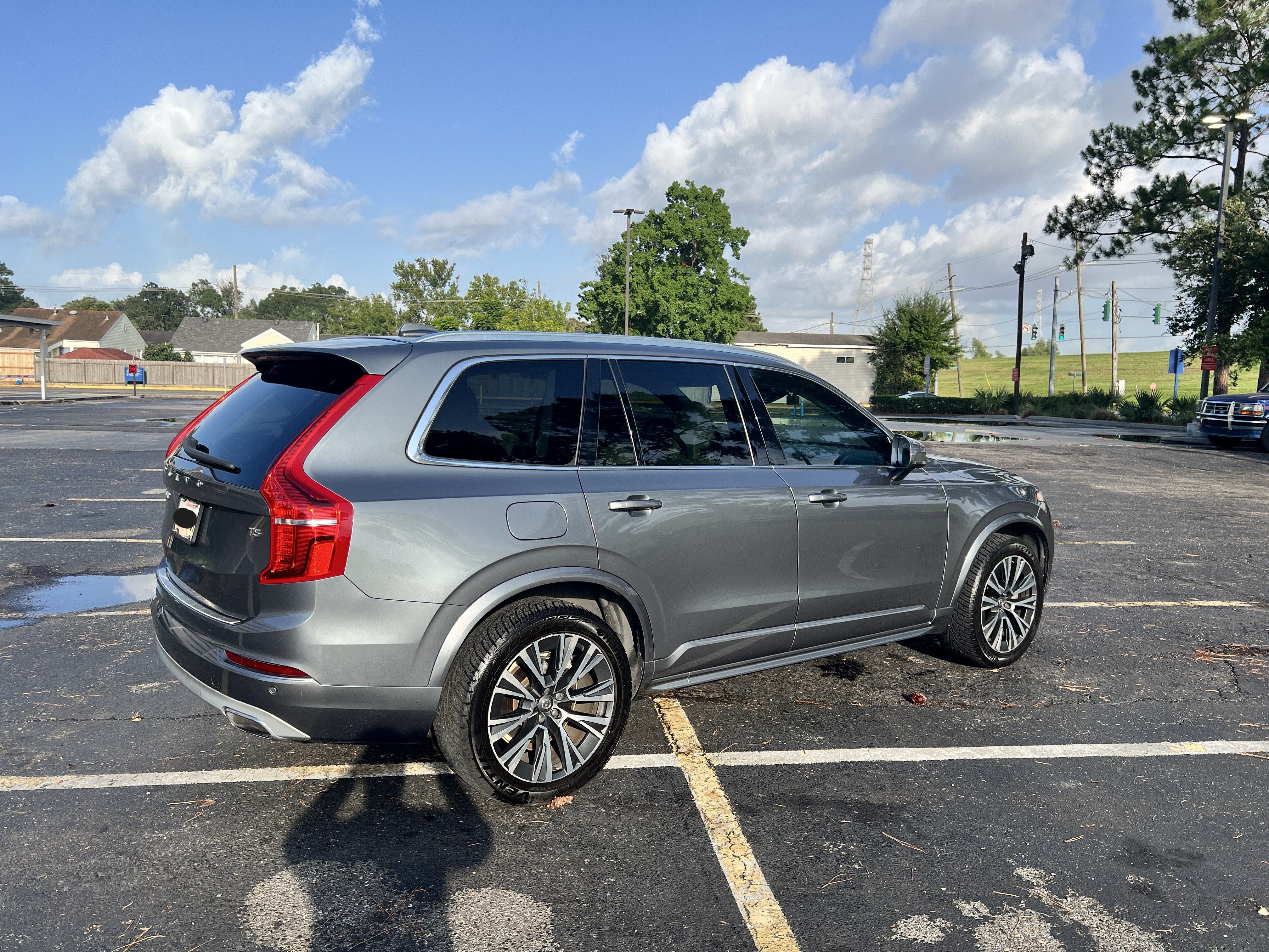 Used 2020 Volvo XC90 T5 Momentum w/ Protection Package Premier FWD image 11
