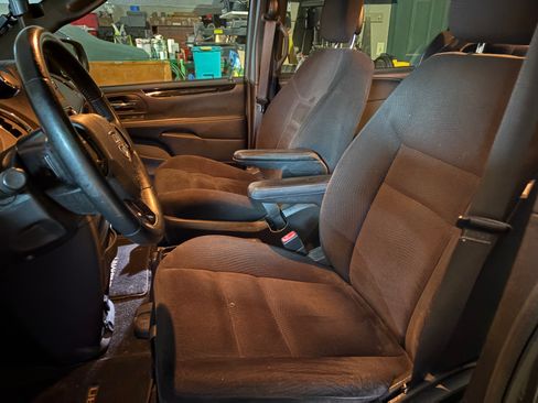 Used 2015 Dodge Grand Caravan SE image 9