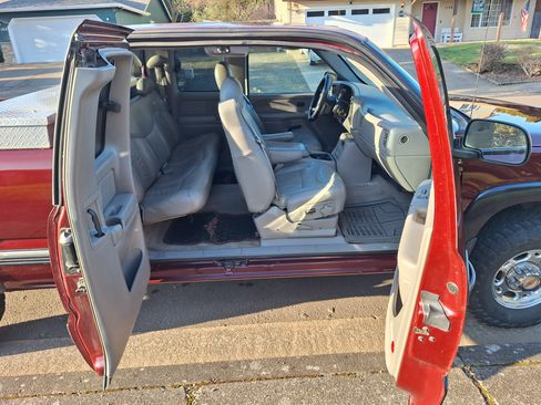 Used 2000 Chevrolet Silverado 2500 LS image 13