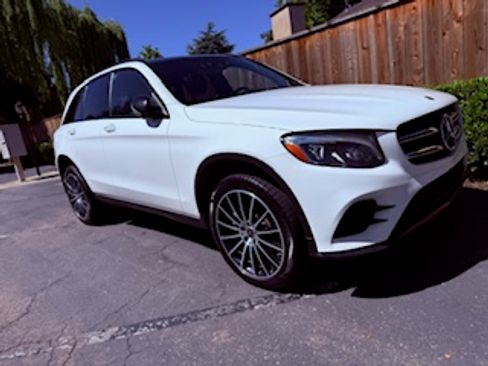 Used 2018 Mercedes-Benz GLC 300 4MATIC image 1