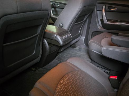 Used 2012 GMC Acadia SLE image 13