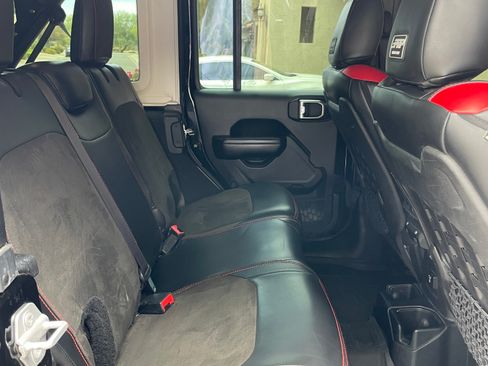 Used 2018 Jeep Wrangler Unlimited Rubicon AWD/4WD image 14