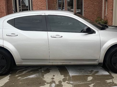 Used 2010 Dodge Avenger SXT image 5
