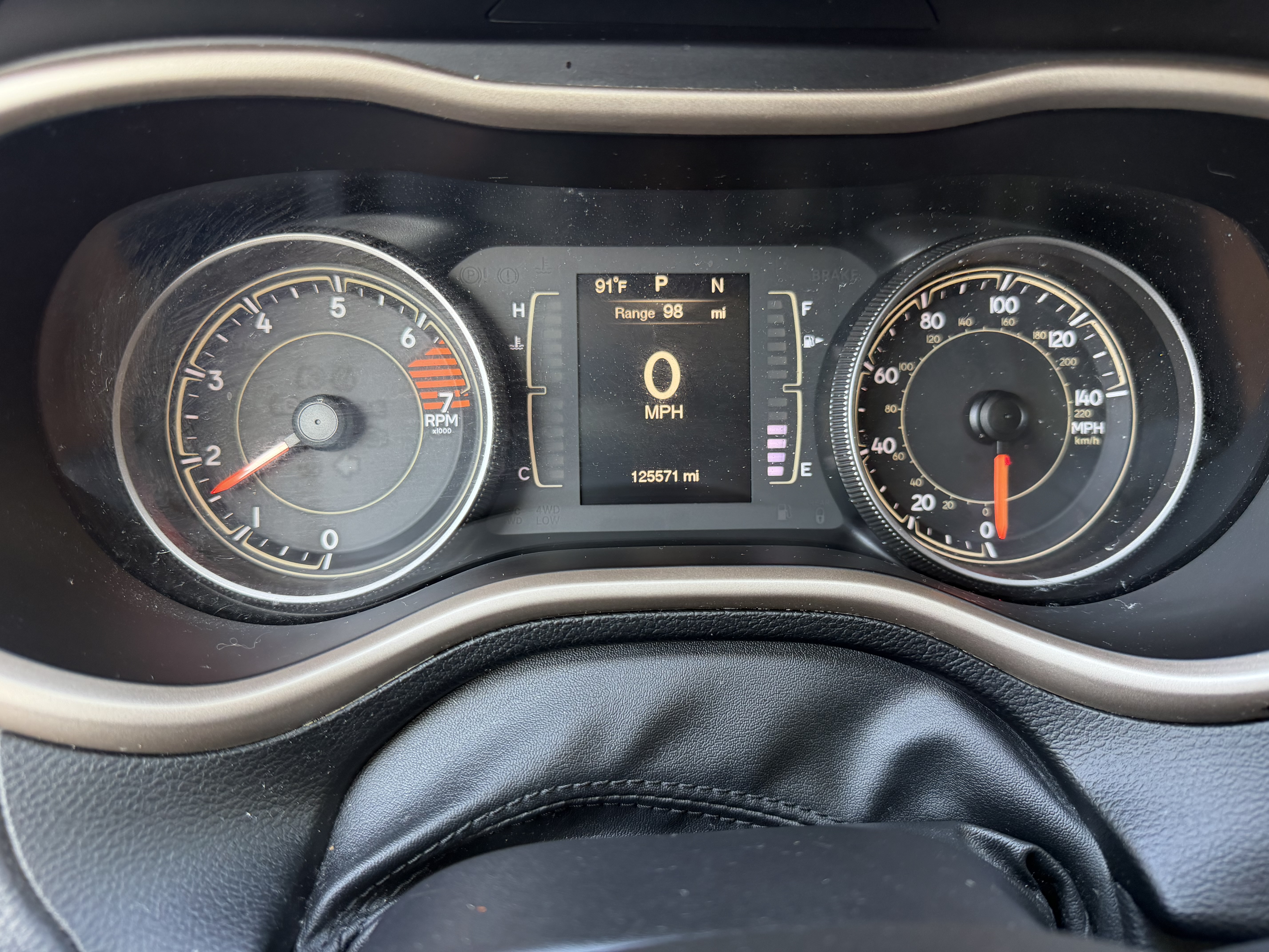 Used 2016 Jeep Cherokee Latitude w/ Cold Weather Group AWD/4WD image 14