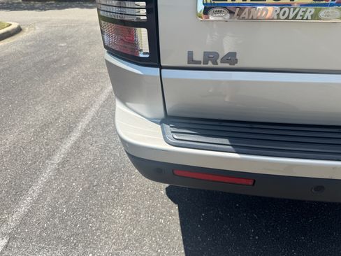 Used 2016 Land Rover LR4 HSE LUX image 12