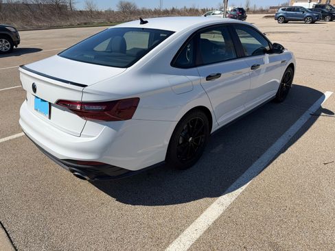 Used 2024 Volkswagen Jetta GLI 40th Anniversary Edition image 4