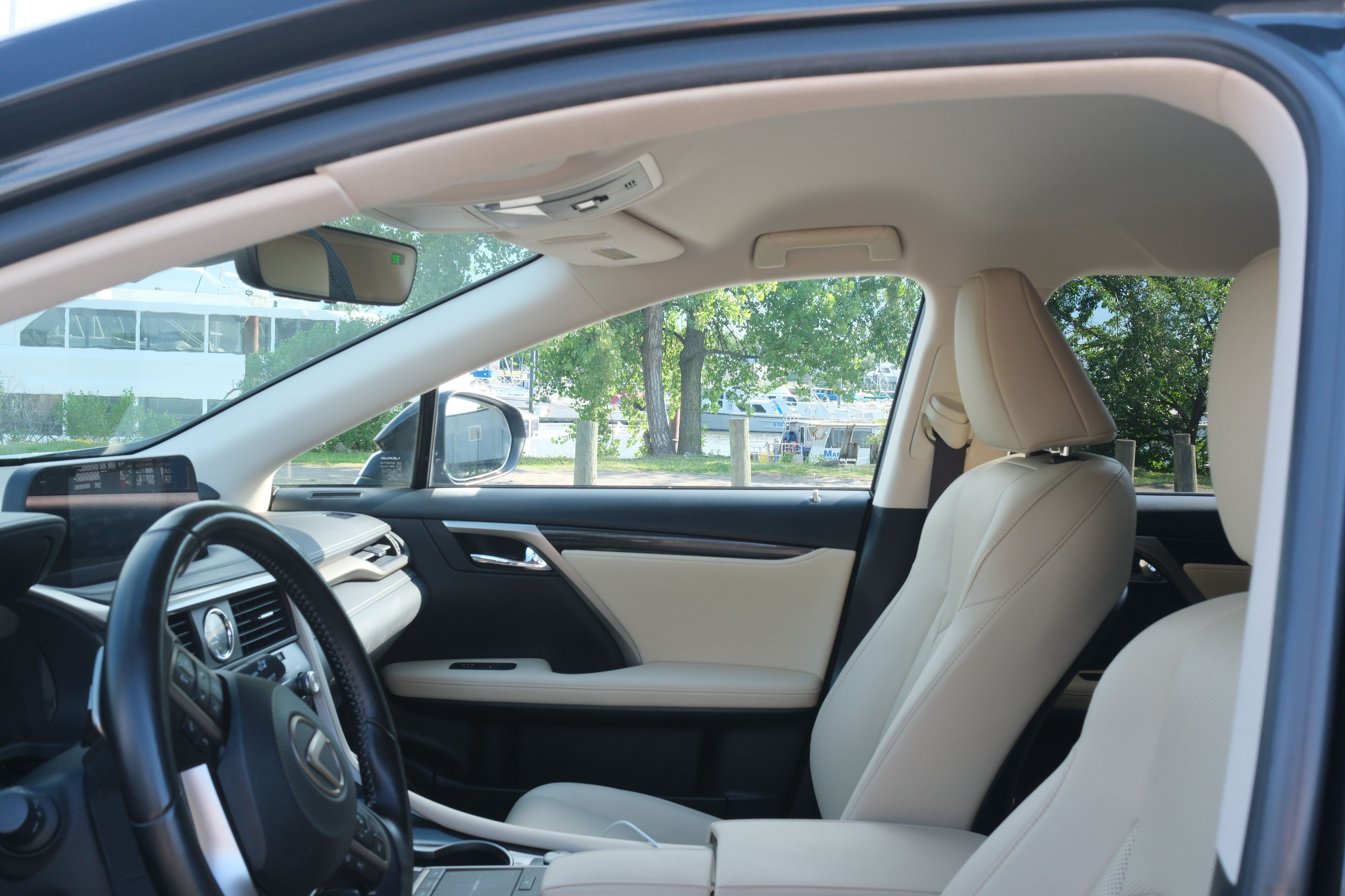 Used 2021 Lexus RX 350L AWD w/ Accessory Package image 8