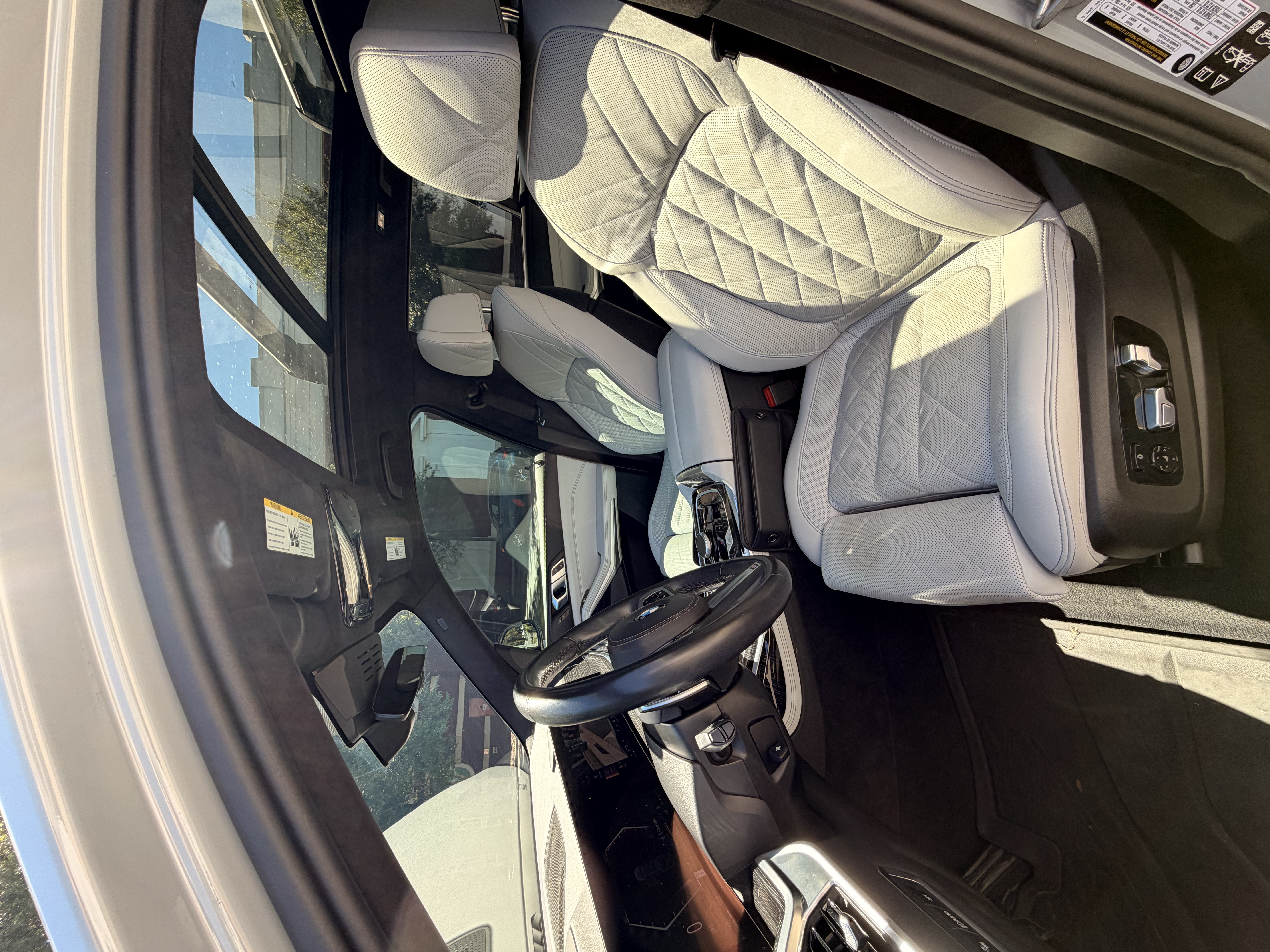 Used 2024 BMW X7 xDrive40i w/ M Sport Package AWD/4WD image 8
