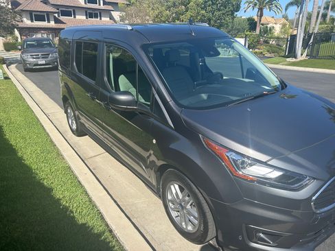 Used 2022 Ford Transit Connect XLT w/ XLT Premium Package image 5