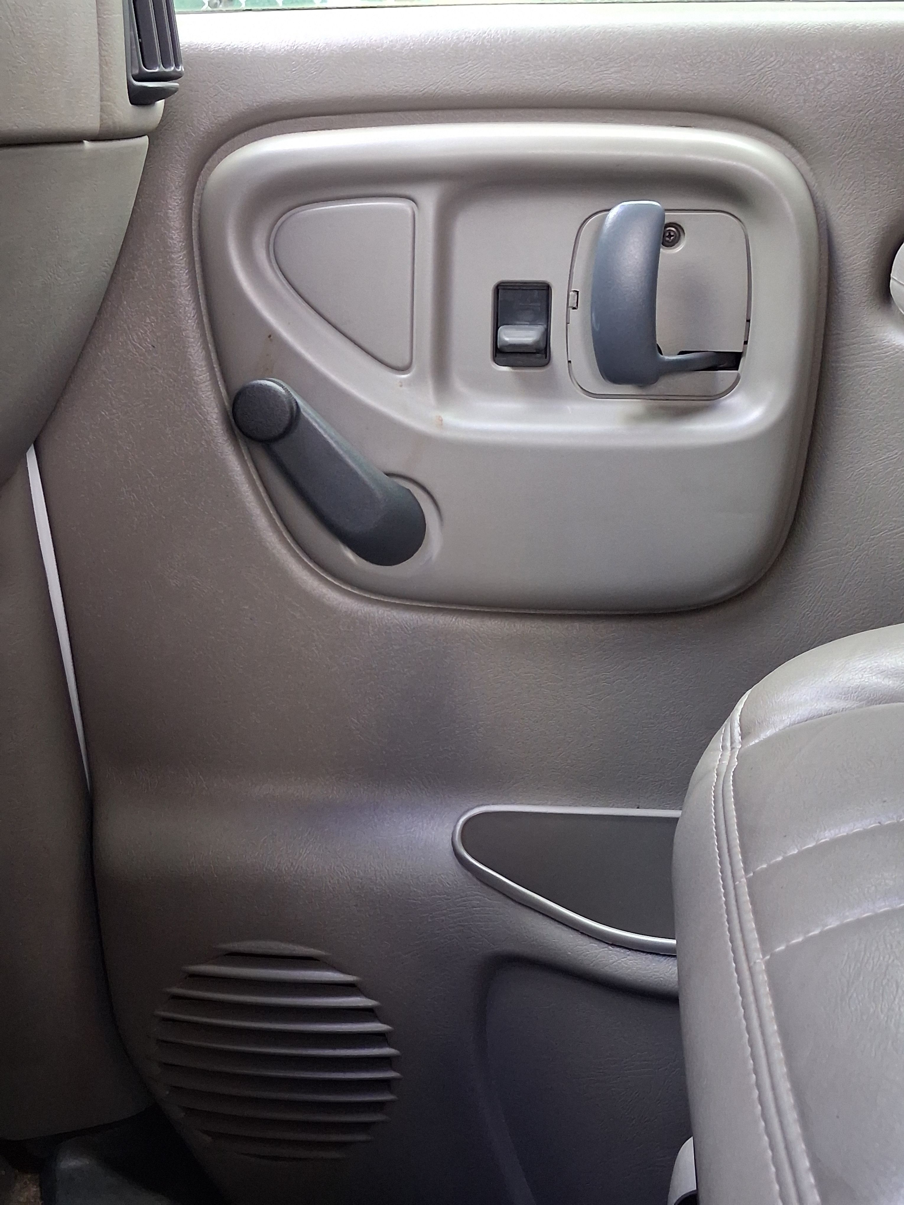 Used 1999 Chevrolet Express 3500 RWD image 15