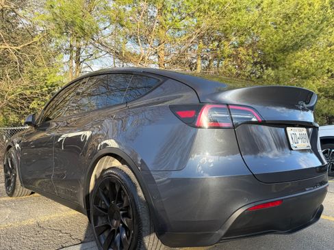 Used 2022 Tesla Model Y Long Range image 4