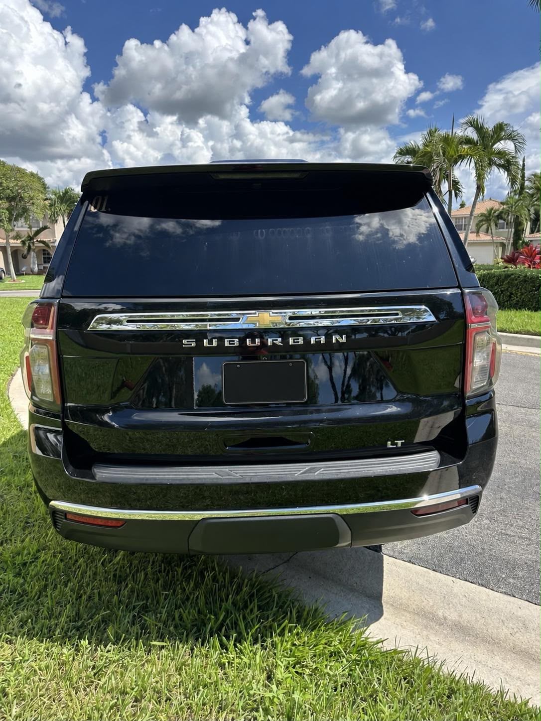 Used 2022 Chevrolet Suburban LT w/ LT Signature Package AWD/4WD image 5