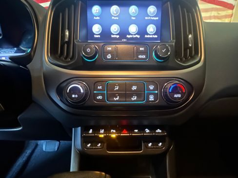 Used 2021 Chevrolet Colorado Z71 w/ Z71 Midnight Edition image 11